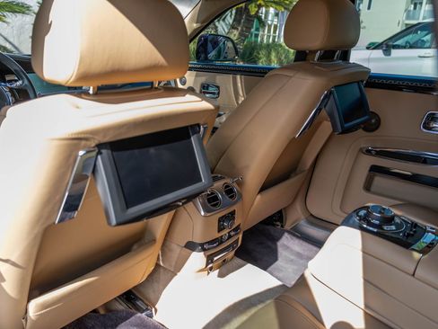 Used 2016 Rolls-Royce Ghost image 32