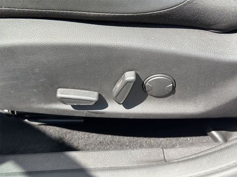 Used 2016 Ford Focus SE w/ Equipment Group 201A FWD image 23