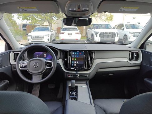 Used 2025 Volvo XC60 B5 Plus image 23