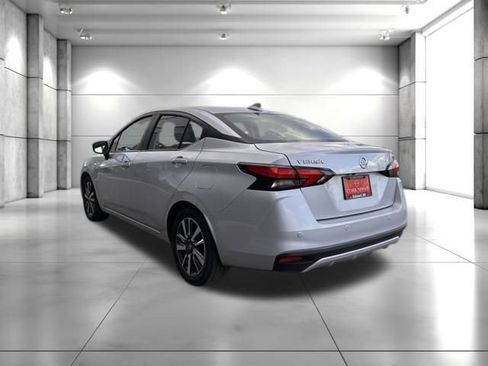 Used 2021 Nissan Versa SV image 5