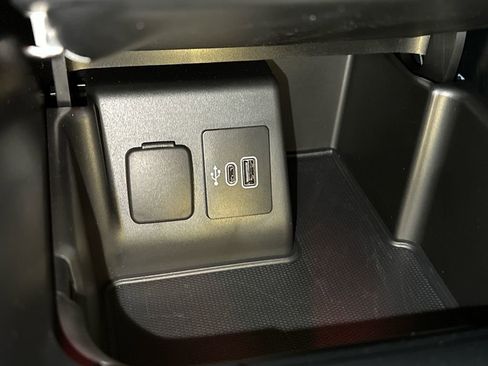 Used 2025 Ford Explorer ST-Line w/ Premium Package image 34