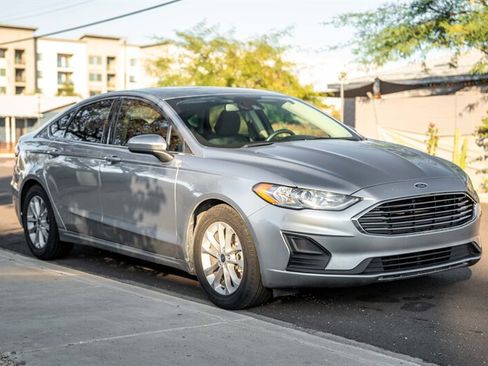 Used 2020 Ford Fusion SE FWD image 7