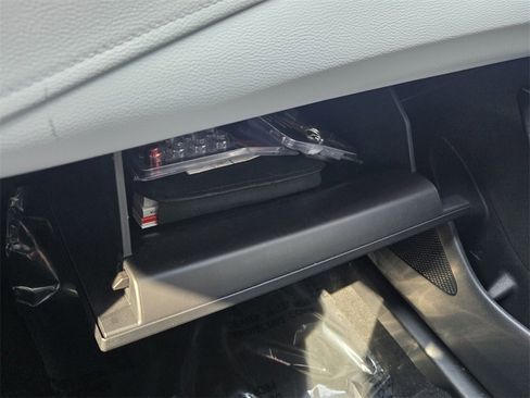 Used 2025 Toyota Corolla SE image 21