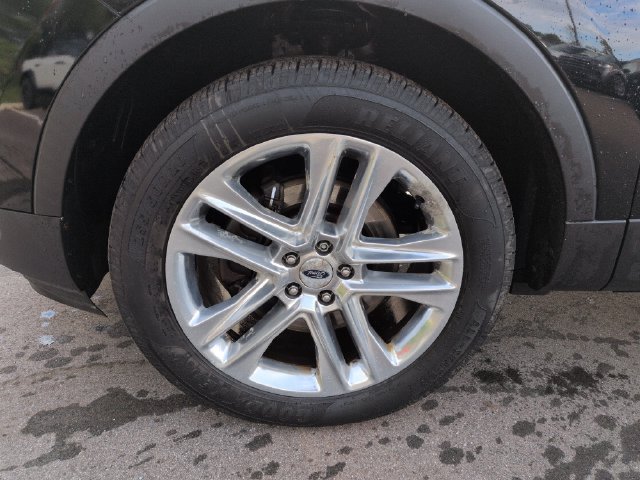 Used 2017 Ford Explorer XLT w/ Equipment Group 202A AWD/4WD image 10