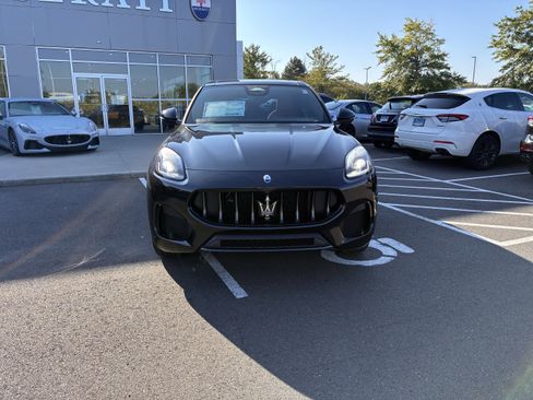 New 2025 Maserati Grecale GT image 3