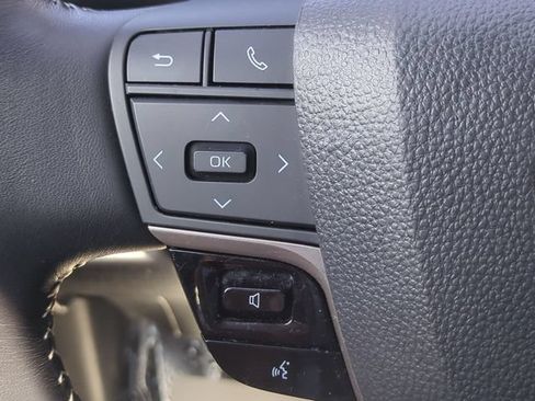 Used 2025 Toyota Camry SE FWD image 14