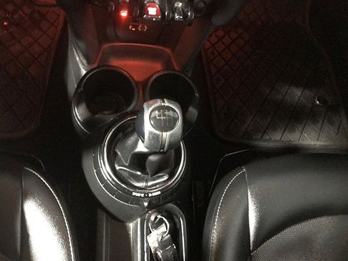 Used 2015 MINI Cooper 4-Door Hardtop FWD image 29