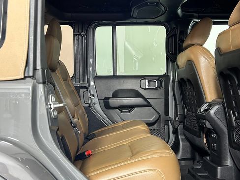 Used 2021 Jeep Wrangler Unlimited Rubicon AWD/4WD image 12