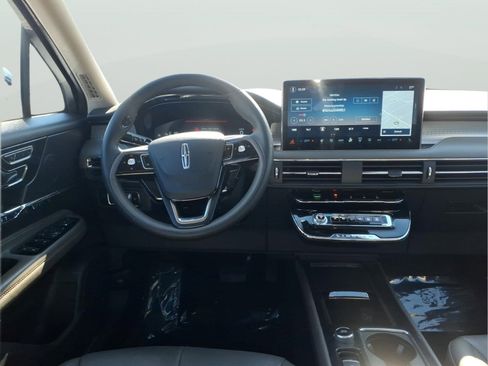 Used 2024 Lincoln Corsair AWD w/ Equipment Group 101A image 10