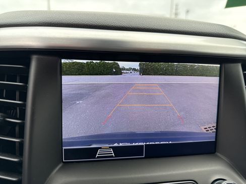 Certified 2023 GMC Acadia SLE w/ Driver Convenience Package image 17