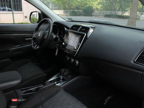 Used 2025 Mitsubishi Outlander Sport LE AWD/4WD image 27