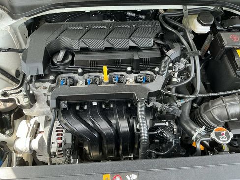 Used 2025 Hyundai Venue SEL FWD image 9