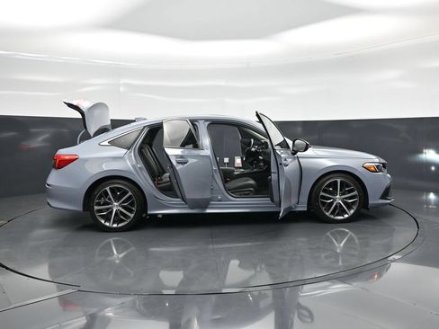 Used 2024 Honda Civic Touring image 4