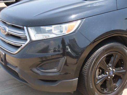 Used 2017 Ford Edge SE FWD image 3