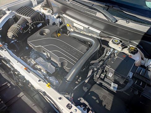 Used 2024 GMC Terrain SLE image 35