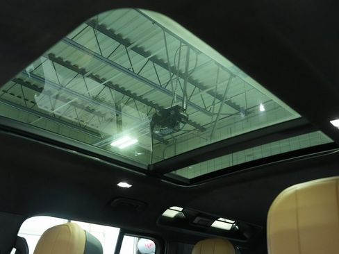 Used 2025 Land Rover Defender 110 X image 37