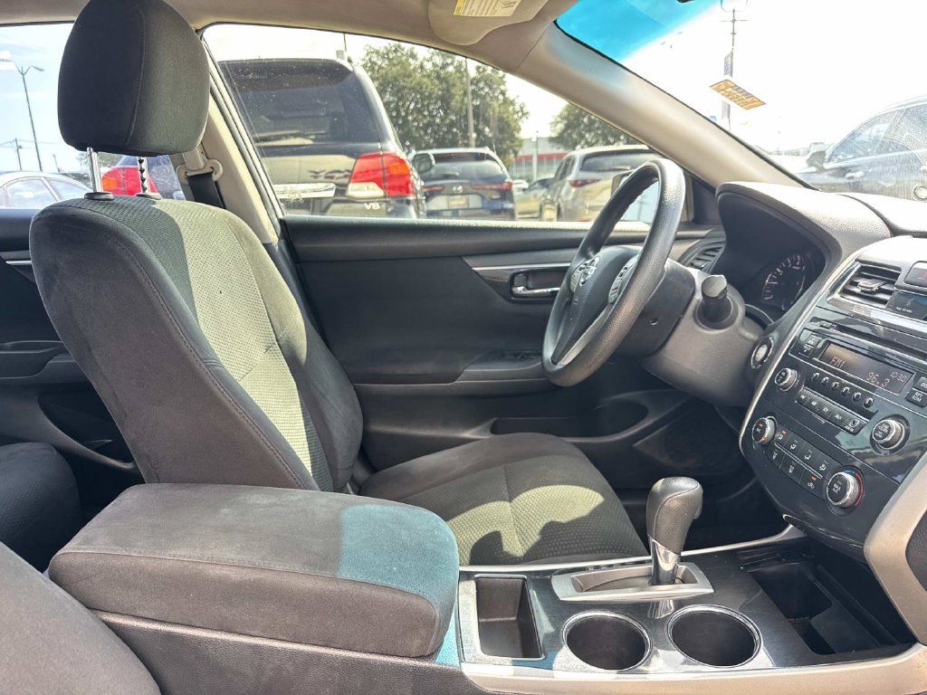 Used 2014 Nissan Altima 2.5 S FWD image 10