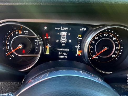 Used 2018 Jeep Wrangler Unlimited Sahara w/ Dual Top Group image 13