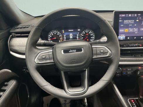 Used 2023 Jeep Compass Latitude AWD/4WD image 17