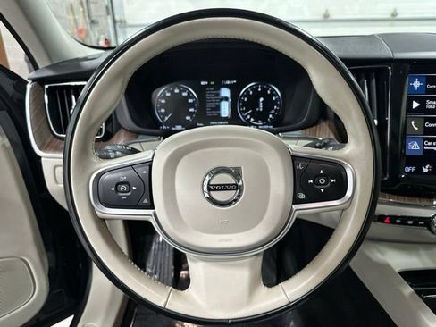 Used 2021 Volvo XC60 T6 Momentum AWD/4WD image 18