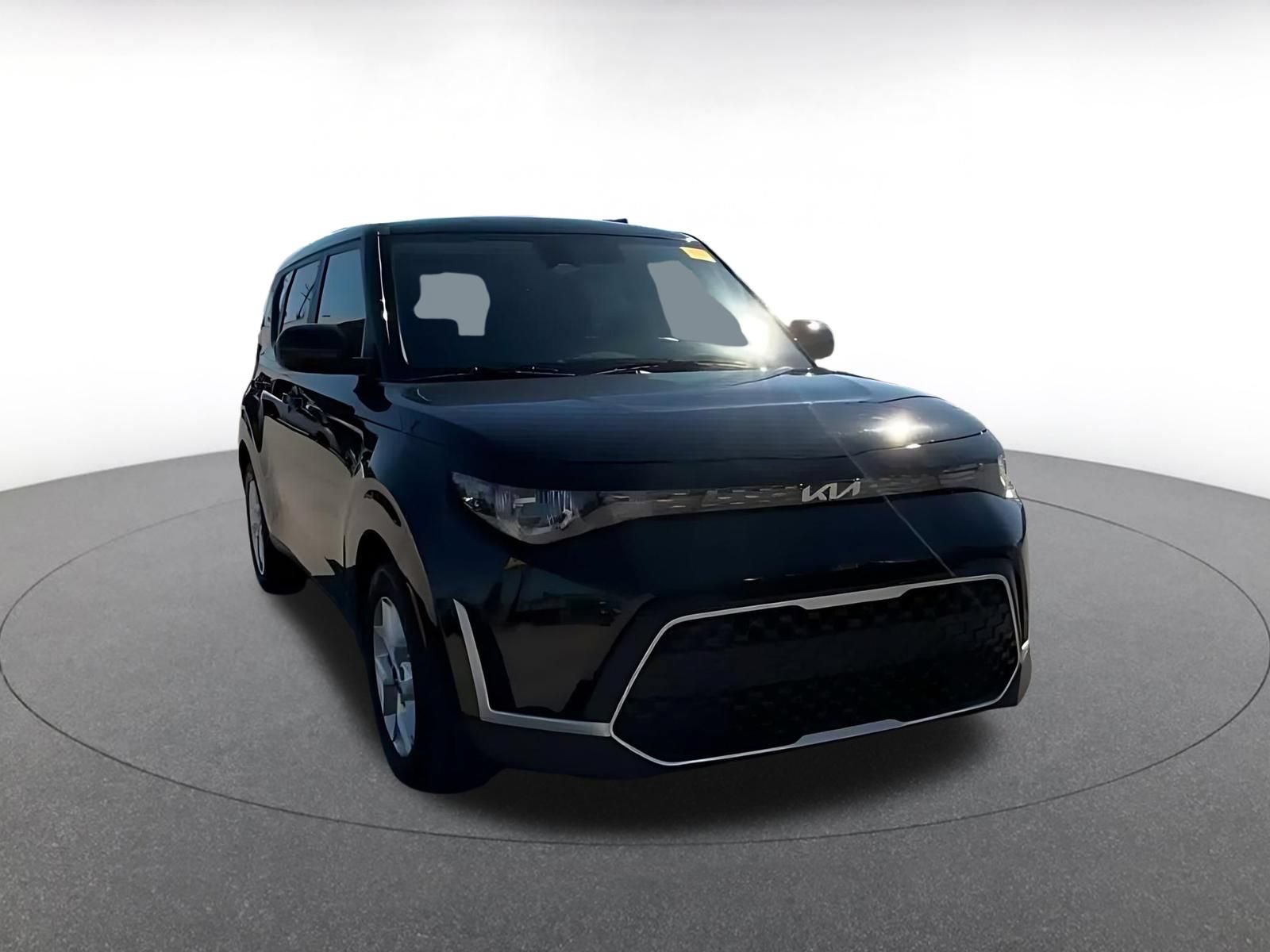 Used 2025 Kia Soul LX w/ LX Technology Package FWD image 3
