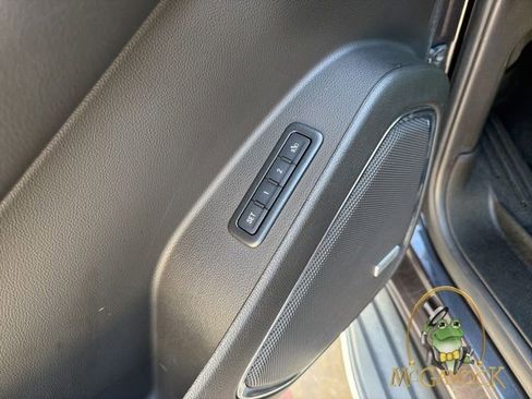 Used 2015 GMC Yukon SLT image 8