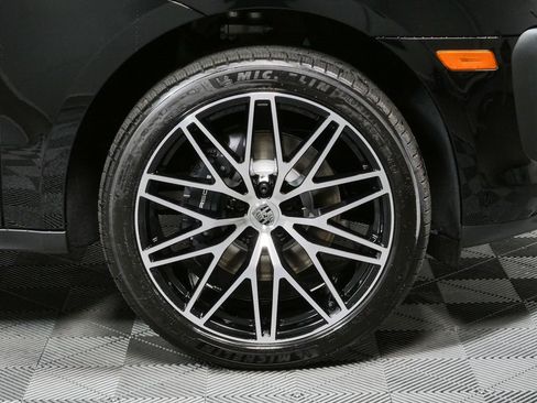New 2026 Porsche Macan AWD/4WD image 39