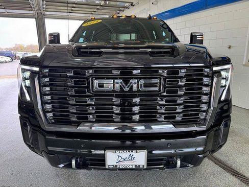 Used 2024 GMC Sierra 2500 Denali Ultimate AWD/4WD image 3