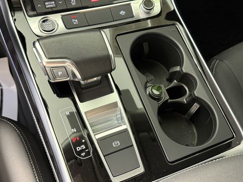 Used 2023 Audi Q8 Premium Plus image 24