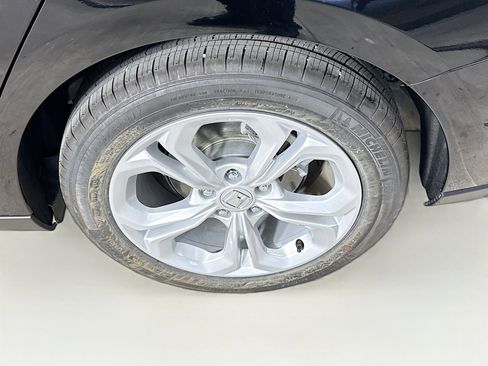 Certified 2025 Honda Accord LX image 34