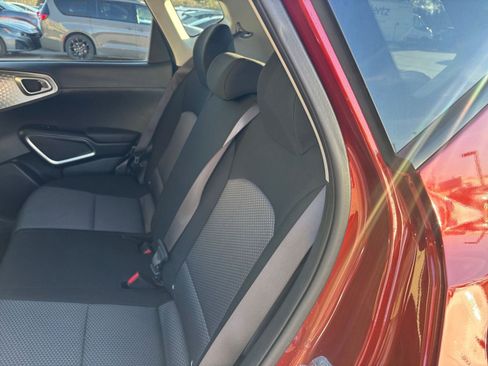 Used 2025 Kia Soul LX w/ LX Technology Package image 35