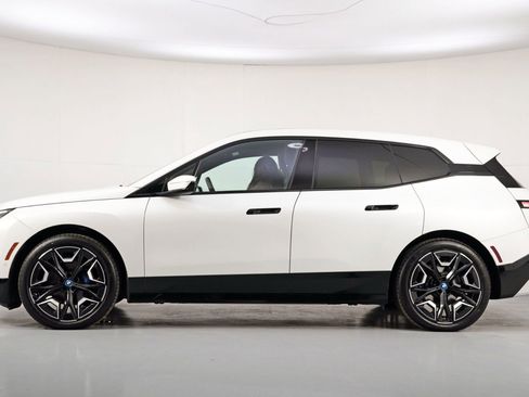 Used 2022 BMW iX xDrive50 w/ Sport Package image 8