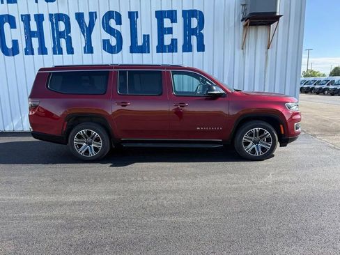 Used 2024 Jeep Wagoneer L Series II AWD/4WD image 8