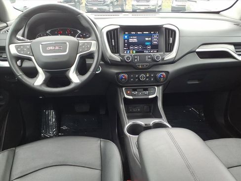 Used 2024 GMC Terrain SLT image 8