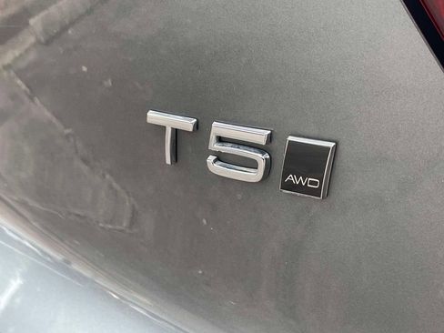 Used 2019 Volvo XC40 T5 Momentum AWD/4WD image 9