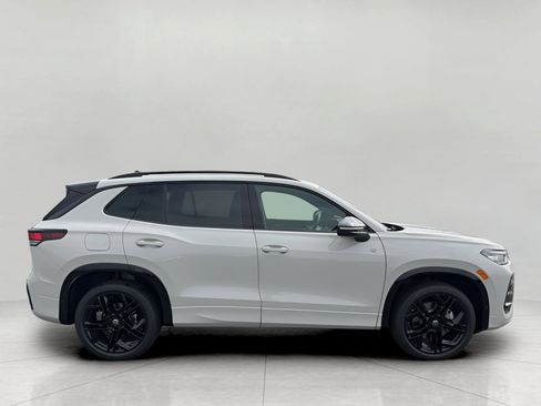 New 2026 Volkswagen Tiguan SE R-Line AWD/4WD image 8