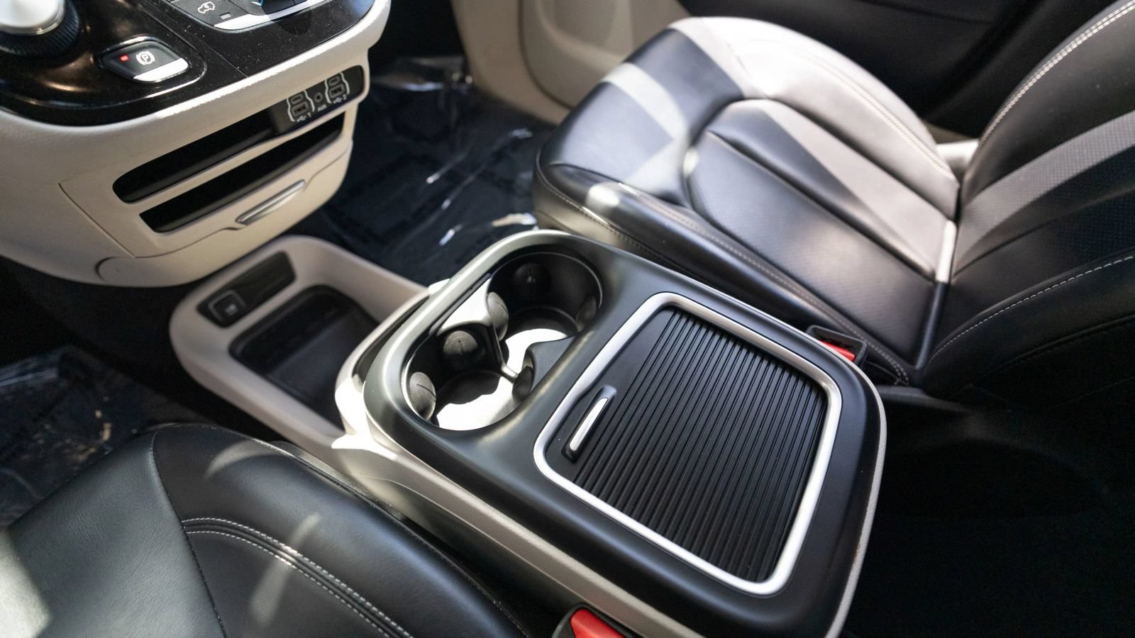 Used 2023 Chrysler Pacifica Touring-L FWD image 36