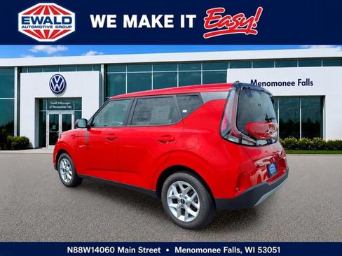 Used 2024 Kia Soul LX w/ Option Group 015 FWD image 4