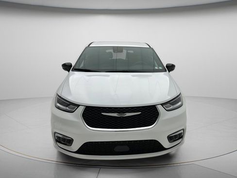 Used 2025 Chrysler Pacifica Select FWD image 2