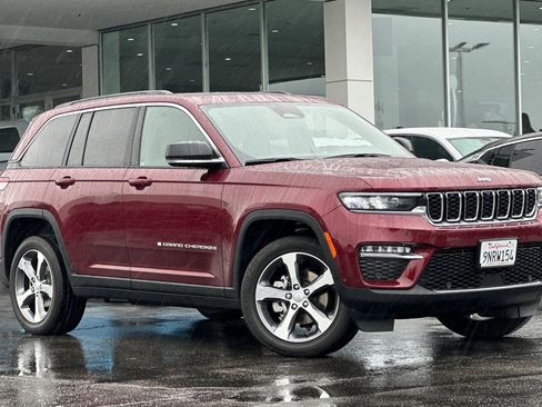 Used 2024 Jeep Grand Cherokee Limited w/ Luxury Tech Group II image 2