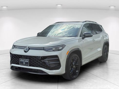 New 2026 Volkswagen Tiguan SE R-Line AWD/4WD image 3