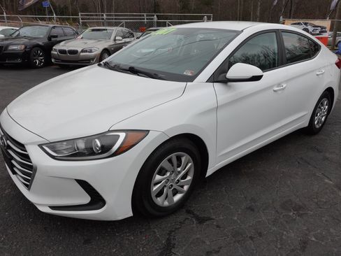 Used 2017 Hyundai Elantra SE image 3
