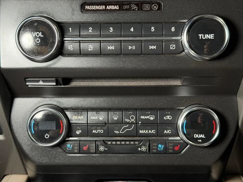 Used 2018 Ford Expedition Max XLT w/ Equipment Group 202A AWD/4WD image 40