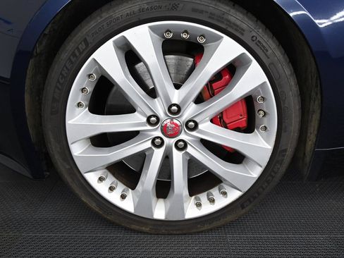 Used 2015 Jaguar F-TYPE R RWD image 38