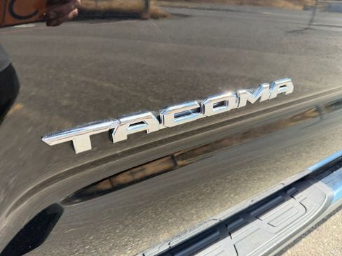 Used 2021 Toyota Tacoma Limited AWD/4WD image 34