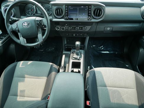 Used 2020 Toyota Tacoma TRD Off-Road AWD/4WD image 10