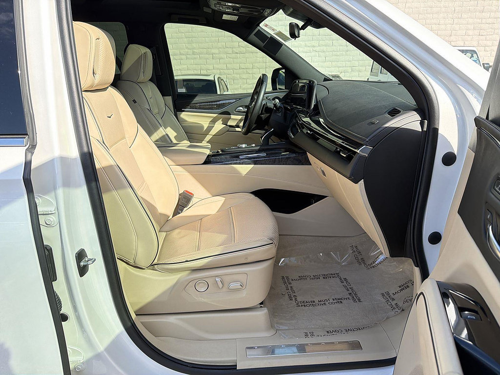 Used 2022 Cadillac Escalade Premium Luxury AWD/4WD image 22
