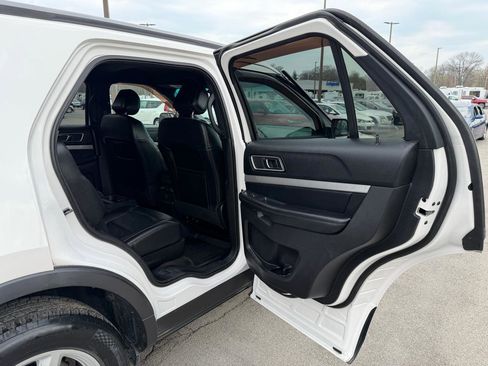 Used 2016 Ford Explorer XLT w/ Equipment Group 202A image 10