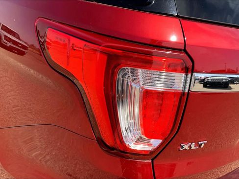 Used 2019 Ford Explorer XLT w/ Equipment Group 201A FWD image 32