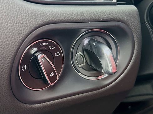 New 2026 Porsche Macan Base image 11